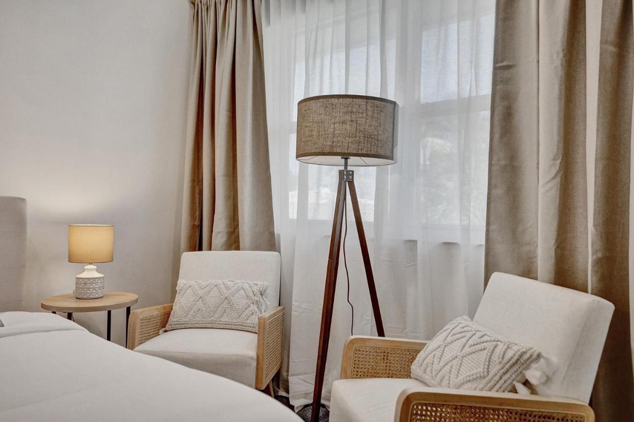 #1 - Marine - 1 Bedroom * Hollywood